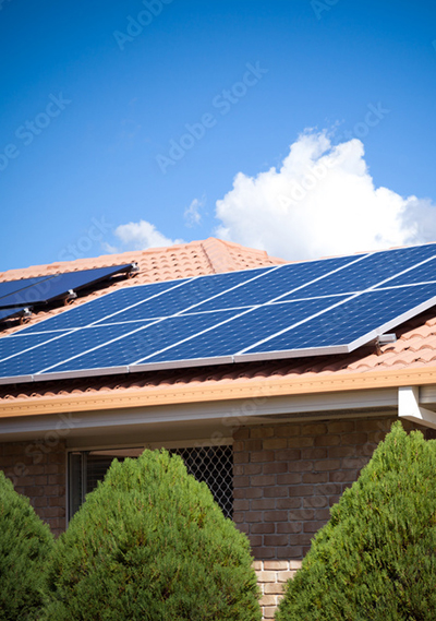 Solární panely na rodinném domě